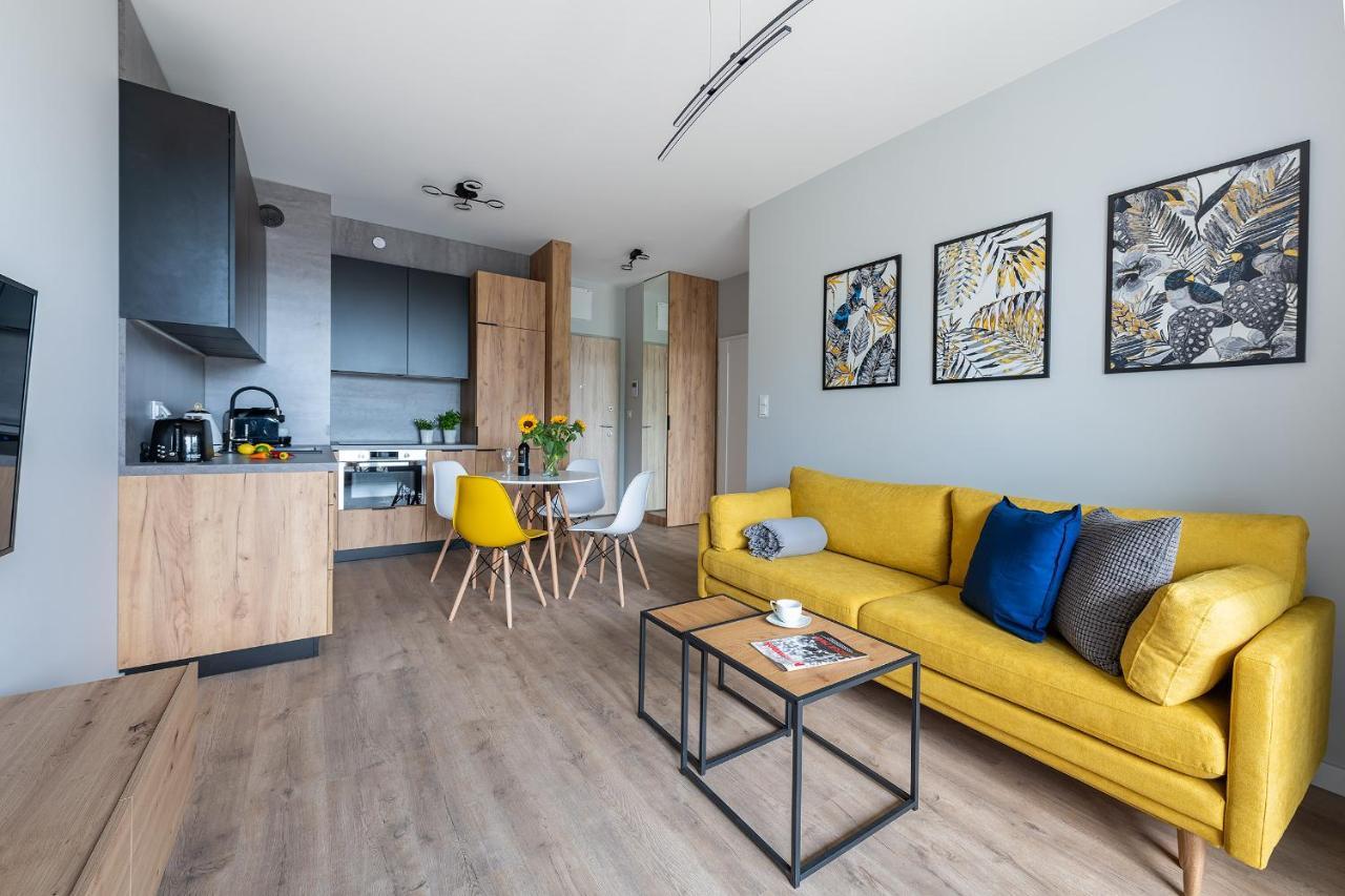 Airport Okecie Cybernetyki Apartments Warsaw Exterior photo