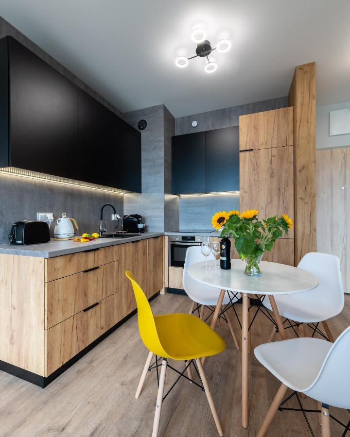 Airport Okecie Cybernetyki Apartments Warsaw Exterior photo