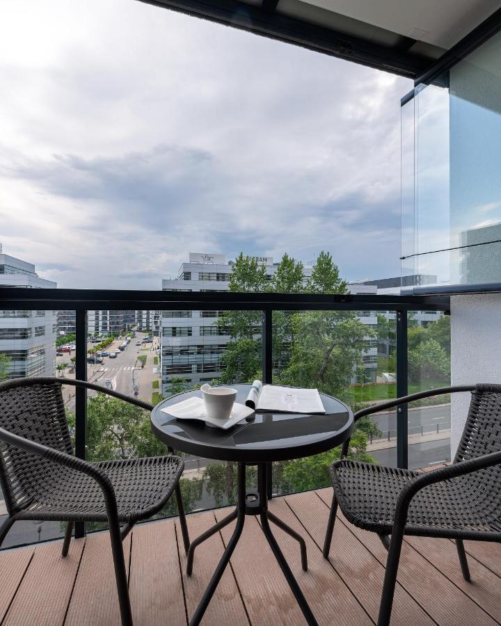 Airport Okecie Cybernetyki Apartments Warsaw Exterior photo